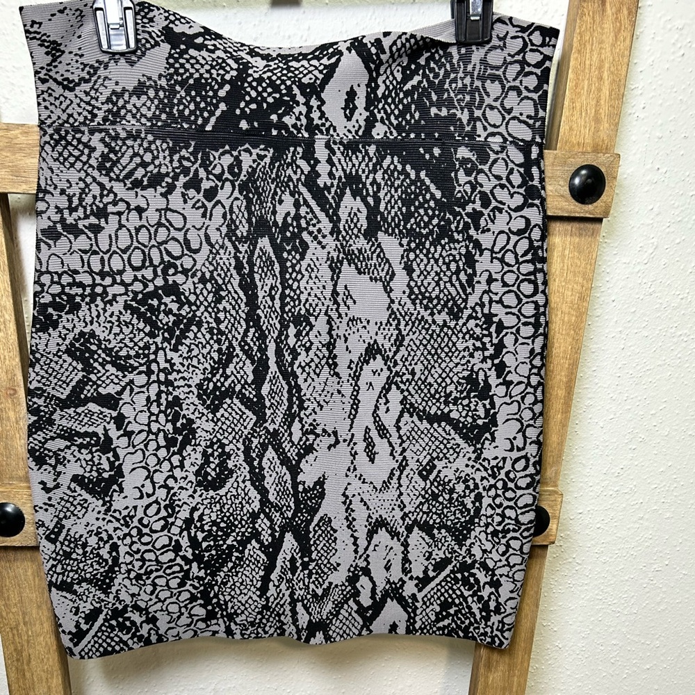 BCBGMaxAzria Black and Gray Reptile Print Skirt